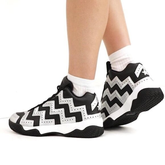 Converse Voltage Lighting Bolt Sneakers, women's sz 5 - Picture 2 of 7